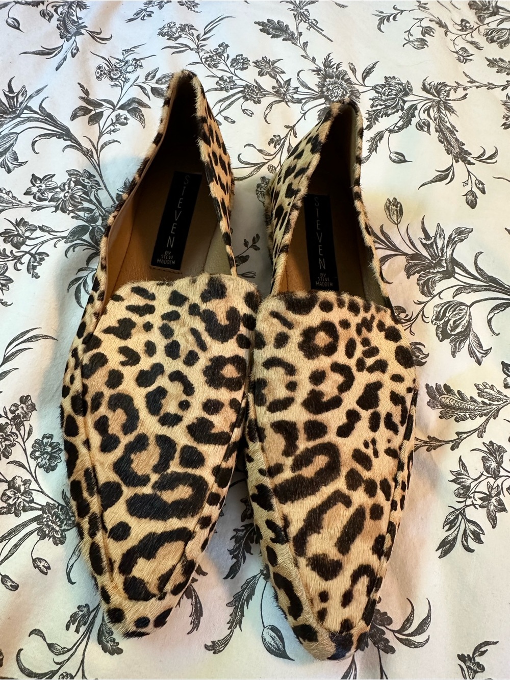 Steve Madden Steven Leopard Print genuine Calf Hair Loafers Flats Size 7.5